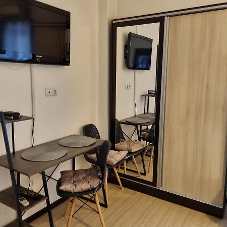 Central & Comfy, Peaceful Apt In ヤシ エクステリア 写真