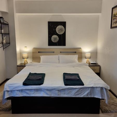 Central & Comfy, Peaceful Apt In ヤシ エクステリア 写真