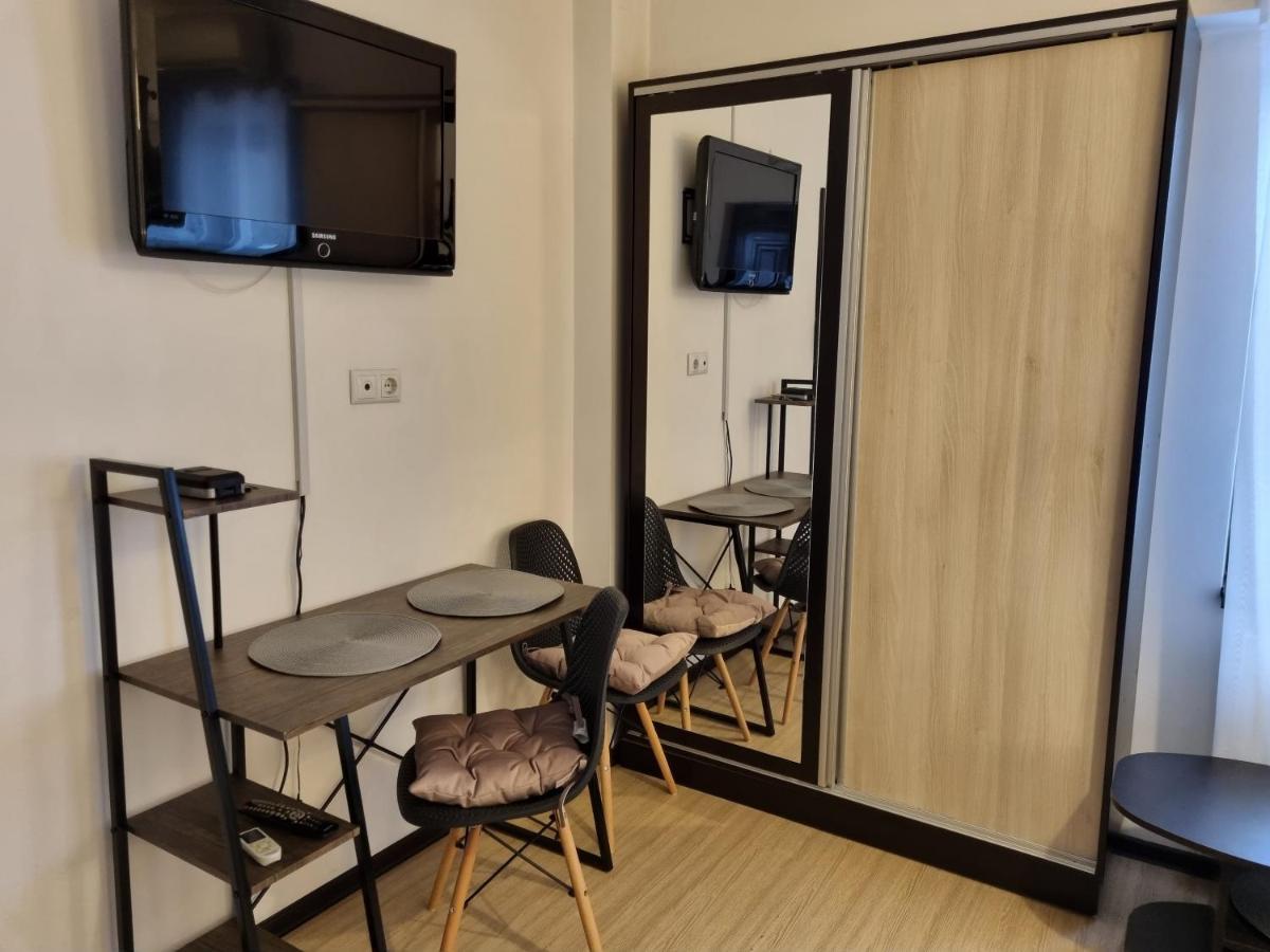 Central & Comfy, Peaceful Apt In ヤシ エクステリア 写真