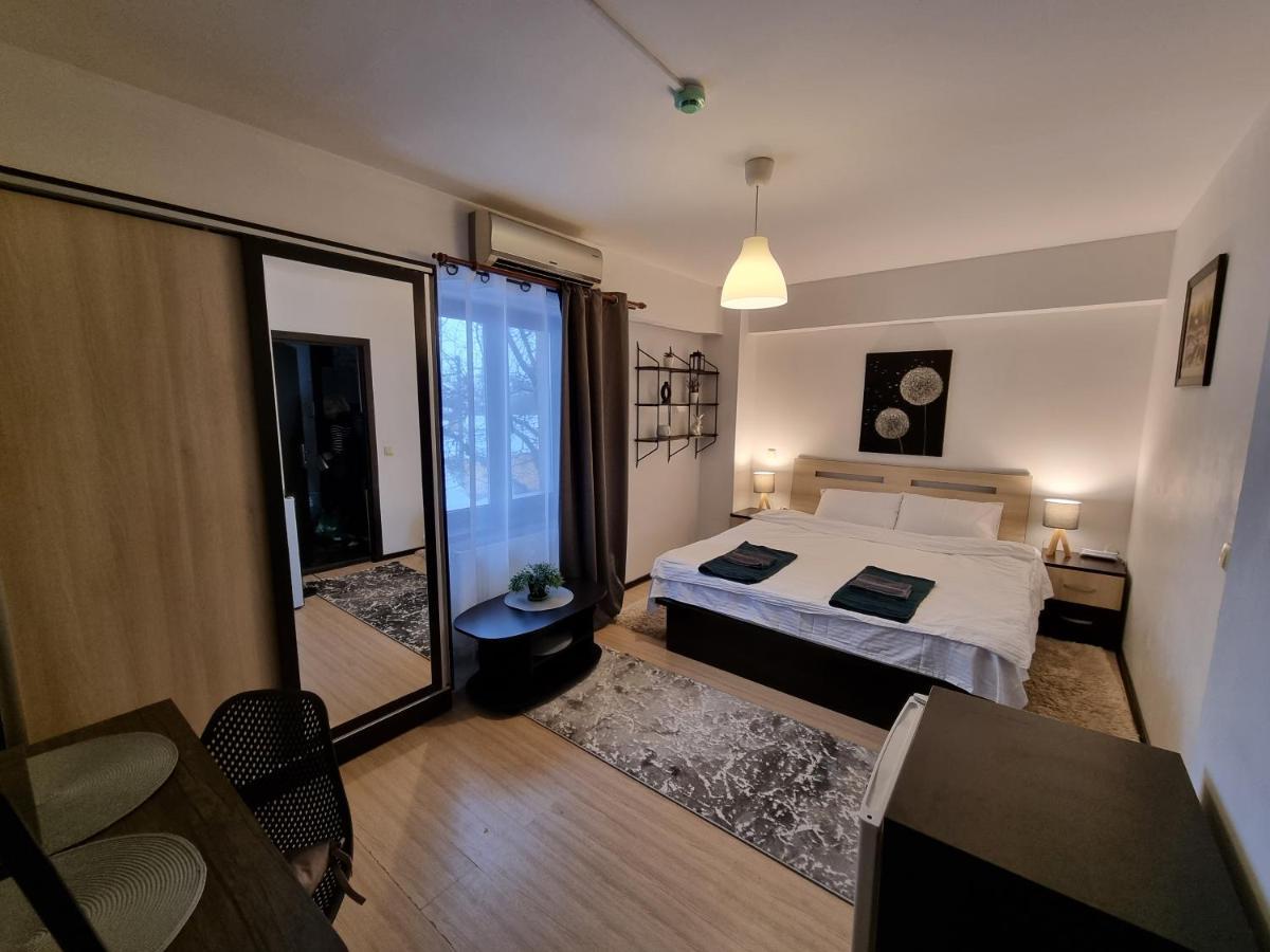 Central & Comfy, Peaceful Apt In ヤシ エクステリア 写真